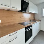3 Apartment, 95 Qm, Max 5 Personen, Balkon, Garage, Internet 100 Mbit Λέονμπεργκ