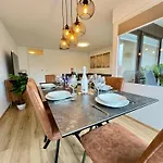 3 Apartment, 95 Qm, Max 5 Personen, Balkon, Garage, Internet 100 Mbit Διαμέρισμα
