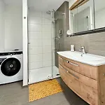 3 Apartment, 95 Qm, Max 5 Personen, Balkon, Garage, Internet 100 Mbit * Λέονμπεργκ