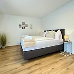 3 Apartment, 95 Qm, Max 5 Personen, Balkon, Garage, Internet 100 Mbit * Λέονμπεργκ