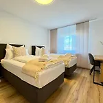 3 Apartment, 95 Qm, Max 5 Personen, Balkon, Garage, Internet 100 Mbit * Λέονμπεργκ