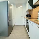 3 Apartment, 95 Qm, Max 5 Personen, Balkon, Garage, Internet 100 Mbit Λέονμπεργκ