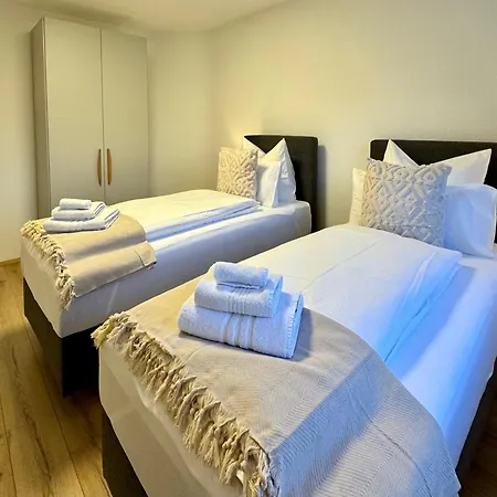 3 Apartment, 95 Qm, Max 5 Personen, Balkon, Garage, Internet 100 Mbit Leonberg