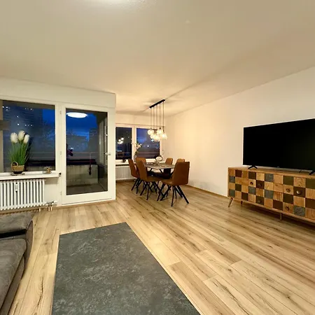 3 Apartment, 95 Qm, Max 5 Personen, Balkon, Garage, Internet 100 Mbit Lägenhet