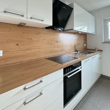 3 Apartment, 95 Qm, Max 5 Personen, Balkon, Garage, Internet 100 Mbit Leonberg