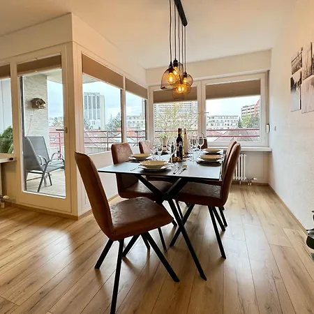3 Apartment, 95 Qm, Max 5 Personen, Balkon, Garage, Internet 100 Mbit Leonberg