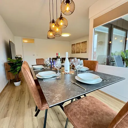 3 Apartment, 95 Qm, Max 5 Personen, Balkon, Garage, Internet 100 Mbit Apartmán