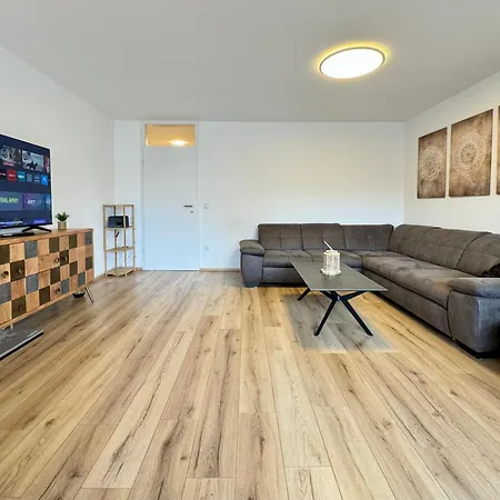3 Apartment, 95 Qm, Max 5 Personen, Balkon, Garage, Internet 100 Mbit Apartmán *