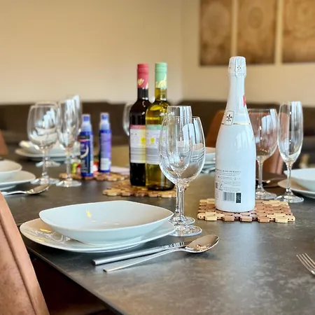 3 Apartment, 95 Qm, Max 5 Personen, Balkon, Garage, Internet 100 Mbit * Leonberg