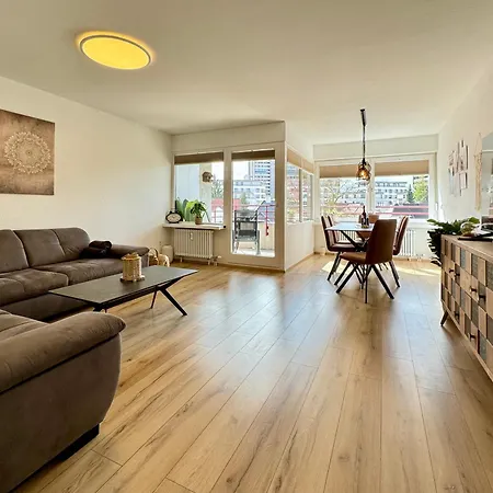 3 Apartment, 95 Qm, Max 5 Personen, Balkon, Garage, Internet 100 Mbit Apartment Leonberg