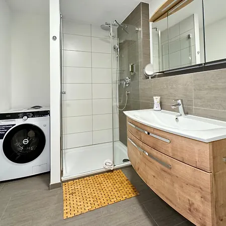 3 Apartment, 95 Qm, Max 5 Personen, Balkon, Garage, Internet 100 Mbit * Leonberg