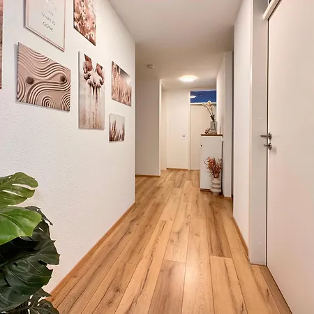 3 Apartment, 95 Qm, Max 5 Personen, Balkon, Garage, Internet 100 Mbit Apartman Leonberg
