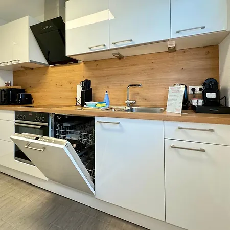 3 Apartment, 95 Qm, Max 5 Personen, Balkon, Garage, Internet 100 Mbit *