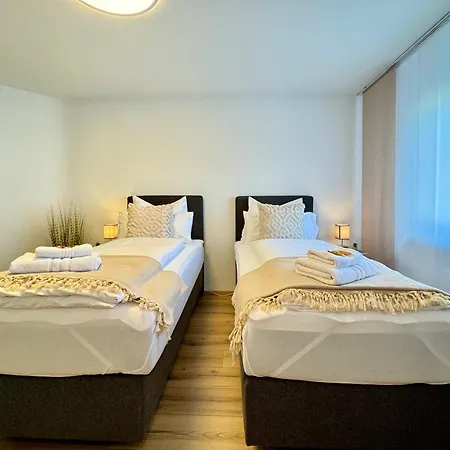 3 Apartment, 95 Qm, Max 5 Personen, Balkon, Garage, Internet 100 Mbit